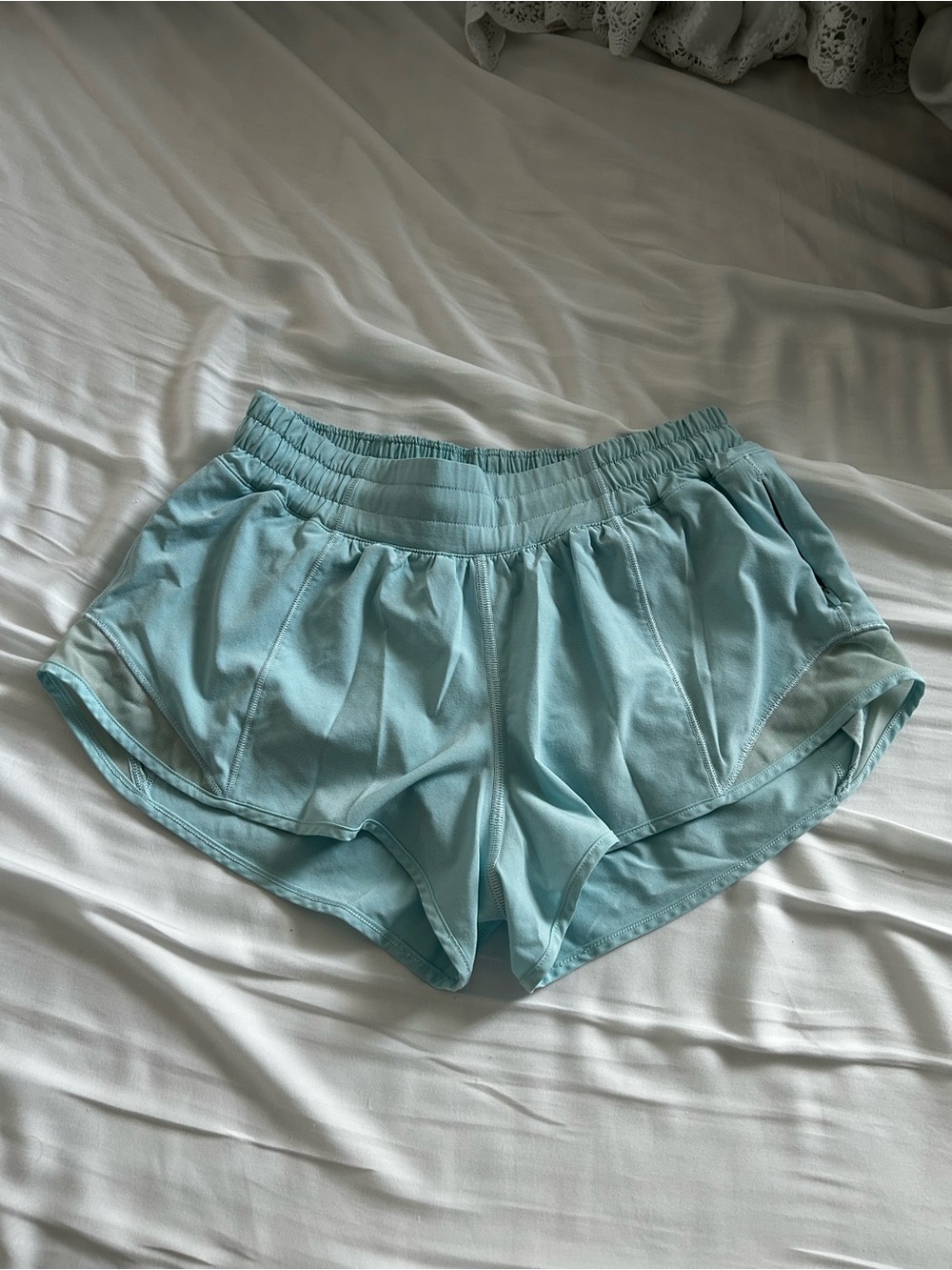 Lululemon Low rise lined Hotty hot shorts 2.5”